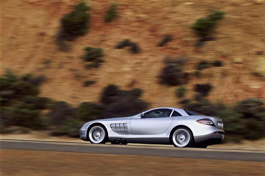  Mercedes-Benz SLR McLaren 2003 года  (фото 37 из 319)